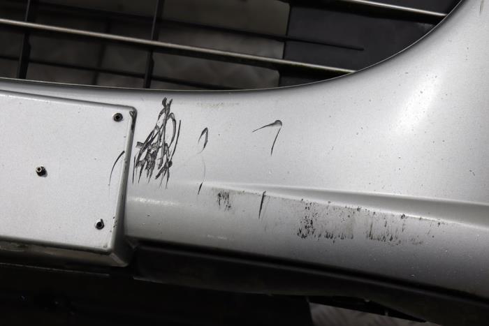 Zderzak przedni z Peugeot 407 SW (6E) 2.0 HDiF 16V 2007