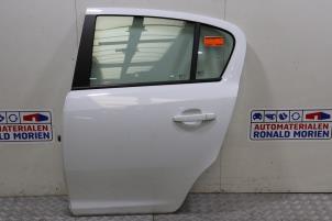 Używane Drzwi lewe tylne wersja 4-drzwiowa Opel Corsa D 1.3 CDTi 16V ecoFLEX Cena € 100,00 Procedura marży oferowane przez Automaterialen Ronald Morien B.V.