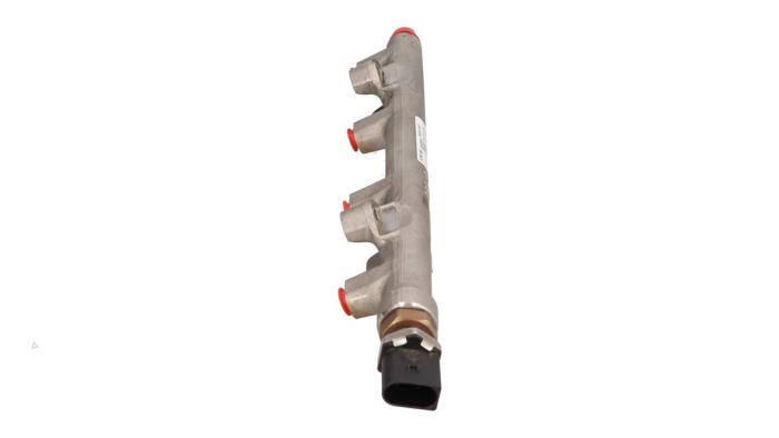Used Fuel distributor Volkswagen Golf VIII (CD1) 1.5 eTSI 16V Price € 45,00 Margin scheme offered by Automaterialen Ronald Morien B.V.