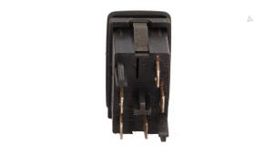 Gebrauchte Elektrisches Fenster Schalter Seat Toledo (1L2) 1.8 i GT 16V Preis € 10,00 Margenregelung angeboten von Automaterialen Ronald Morien B.V.