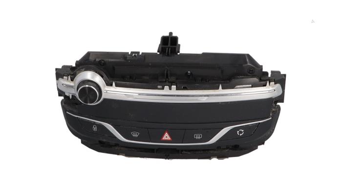 Używane Panel obslugi radia Peugeot 308 SW (L4/L9/LC/LJ/LR) 1.2 12V e-THP PureTech 110 Cena € 30,25 Z VAT oferowane przez Automaterialen Ronald Morien B.V.