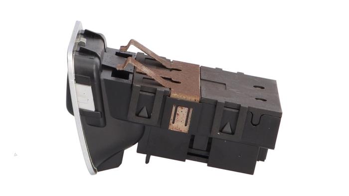 Gebrauchte Handbremse Schalter Mercedes S AMG (C217) 5.5 S-63 AMG V8 32V Biturbo 4-Matic Preis € 25,00 Margenregelung angeboten von Automaterialen Ronald Morien B.V.