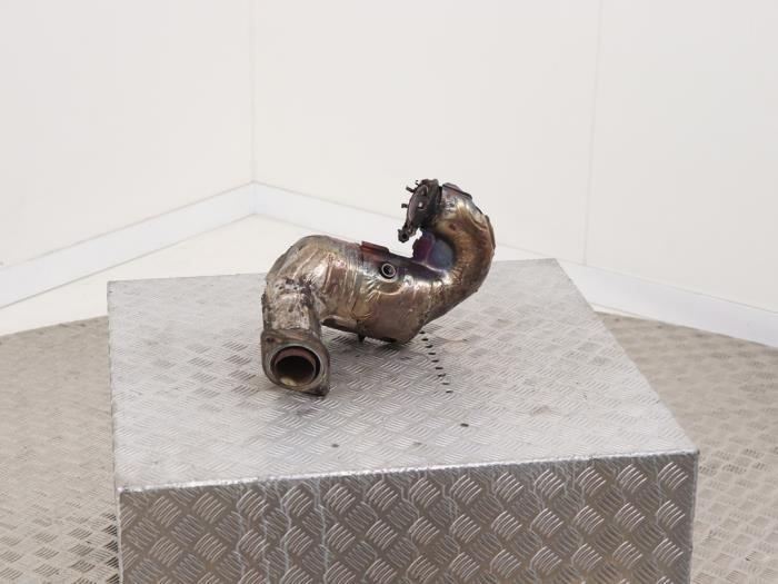 Catalytic converter from a Mercedes-Benz A Limousine (177.1) 1.3 A-180 Turbo 2021