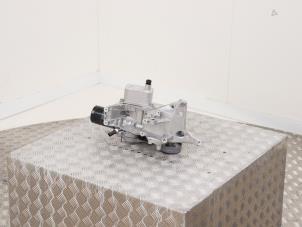 Nya Övre fäste, generator Audi A5 (8T3) 2.0 TFSI 16V Pris € 211,75 Inklusive moms erbjuds av Automaterialen Ronald Morien B.V.