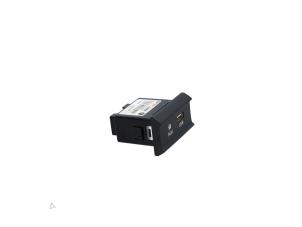 Begagnade AUX/USB-anslutning Kia Picanto (JA) 1.0 12V Pris € 19,00 Inklusive moms erbjuds av Automaterialen Ronald Morien B.V.