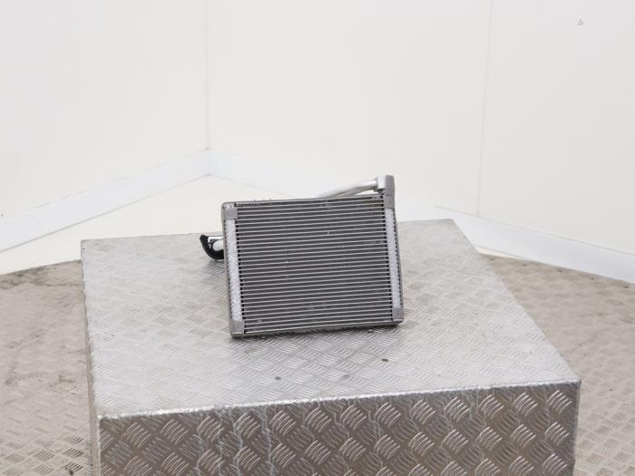 Usagé Radiateur clim Tesla Model 3 Long Range, Performance AWD Prix € 95,00 Prix TTC proposé par Automaterialen Ronald Morien B.V.