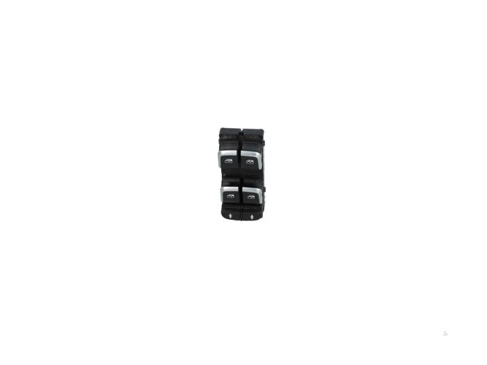 Usados Interruptor combinado de ventanillas Audi Q2 (GAB/GAG) 1.5 35 TFSI 16V Precio € 19,00 Norma de margen ofrecido por Automaterialen Ronald Morien B.V.