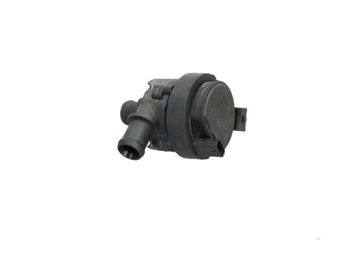 Begagnade Extra vattenpump Volkswagen Golf VII (AUA) 2.0 R 4Motion 16V Pris € 55,00 Marginaltabell erbjuds av Automaterialen Ronald Morien B.V.