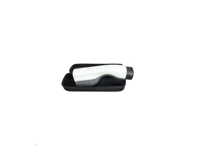 Usados Conector Kia EV6 (CV) 77.4 kWh GT AWD Precio € 165,00 IVA incluido ofrecido por Automaterialen Ronald Morien B.V.