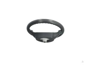 Usados Volante Peugeot 107 1.0 12V Precio € 25,00 Norma de margen ofrecido por Automaterialen Ronald Morien B.V.