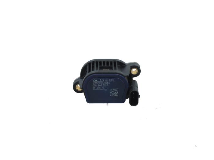 Begagnade Kamaxelsensor Porsche Cayenne III (9YA) 3.0 V6 Turbo 24V Pris € 19,00 Marginaltabell erbjuds av Automaterialen Ronald Morien B.V.
