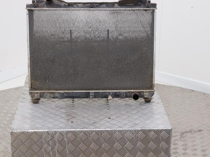 Usagé Radiateur Suzuki Grand Vitara II (JT) 1.6 16V Prix € 30,00 Règlement à la marge proposé par Automaterialen Ronald Morien B.V.