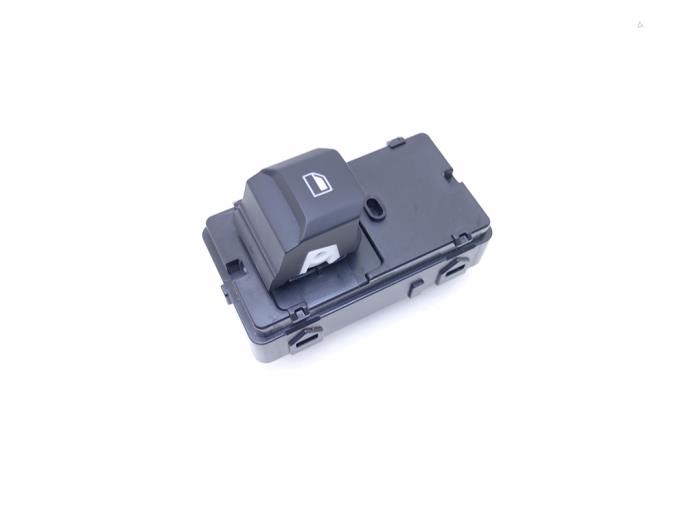Usados Interruptor de ventanilla eléctrica MG MG4 Electric Standard 51 kWh Precio € 25,00 Norma de margen ofrecido por Automaterialen Ronald Morien B.V.