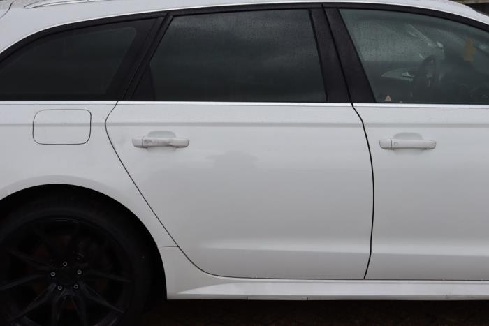 Rear door 4-door, right from a Audi A6 Avant (C7) 3.0 TDI V6 24V Quattro 2018