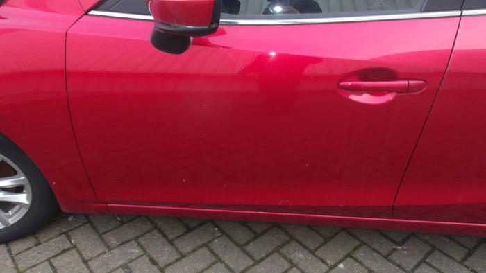 Door 4-door, front left from a Mazda 3 (BM/BN) 2.0 SkyActiv-G 120 16V 2017