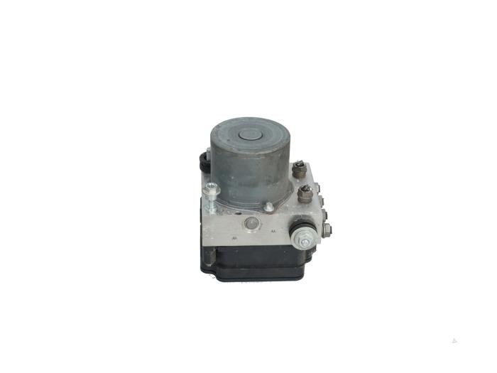 ABS pump from a Volkswagen Polo V (6R) 1.0 TSI 12V BlueMotion 2015