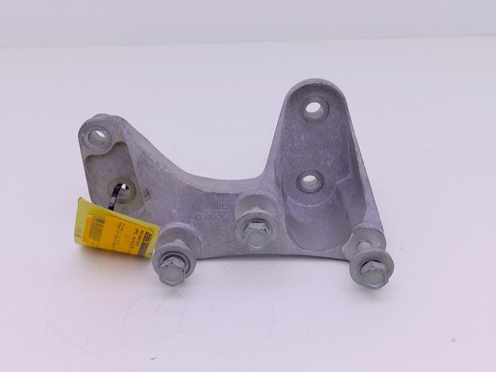 Used Engine mount Opel Astra K Sports Tourer 1.2 Turbo 12V Price € 35,00 Margin scheme offered by Automaterialen Ronald Morien B.V.