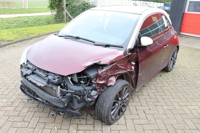 Parabrisas de un Opel Adam 1.2 16V 2015