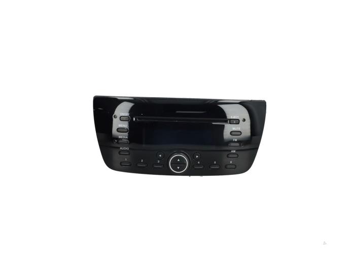 Radio CD player from a Opel Combo 1.6 CDTI 16V 2018