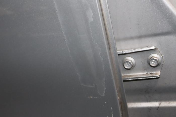 Puerta de 4 puertas derecha detrás de un Peugeot 108 1.0 12V VVT-i 2019
