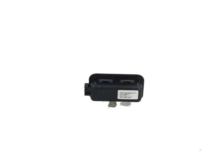 Używane Lampa LED Peugeot 2008 (UD/UK/UR/US/UX) 1.2 VTi 12V PureTech 130 Cena € 19,00 Z VAT oferowane przez Automaterialen Ronald Morien B.V.