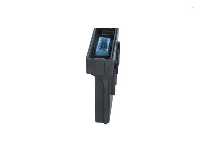 Używane Modul keyless vehicle Peugeot 2008 (UD/UK/UR/US/UX) 1.2 VTi 12V PureTech 130 Cena € 89,00 Z VAT oferowane przez Automaterialen Ronald Morien B.V.