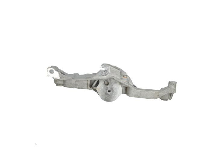 Usagé Support dynamo haut Peugeot 2008 (UD/UK/UR/US/UX) 1.2 VTi 12V PureTech 130 Prix € 45,00 Prix TTC proposé par Automaterialen Ronald Morien B.V.