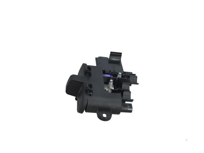 Gebrauchte Stromverteiler Cupra Formentor 2.5 VZ5 16V 4Drive Preis € 19,00 Margenregelung angeboten von Automaterialen Ronald Morien B.V.