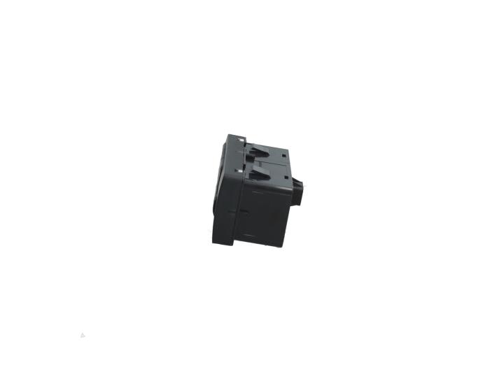 Usados Interruptor Mazda 3 (BM/BN) 2.0 SkyActiv-G 120 16V Precio € 35,00 Norma de margen ofrecido por Automaterialen Ronald Morien B.V.