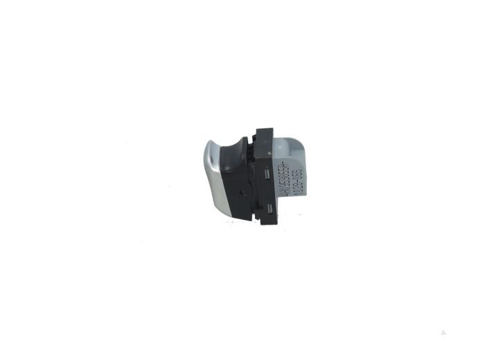 Usados Interruptor de ventanilla eléctrica Audi A6 Avant (C7) 3.0 TDI V6 24V Quattro Precio € 9,99 Norma de margen ofrecido por Automaterialen Ronald Morien B.V.