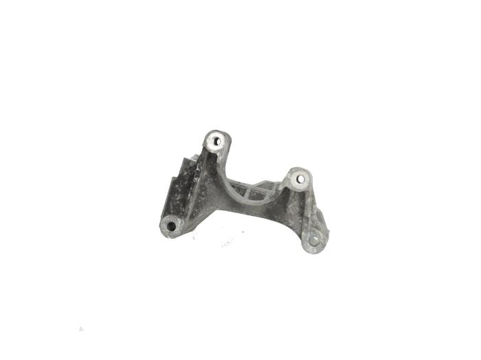 Usagé Support dynamo bas Audi S5 Sportback (F5A/F5F) 3.0 TFSI V6 24V Prix € 19,00 Règlement à la marge proposé par Automaterialen Ronald Morien B.V.