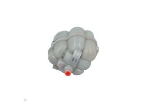 Usagé Réservoir d'expansion Audi S5 Sportback (F5A/F5F) 3.0 TFSI V6 24V Prix € 25,00 Règlement à la marge proposé par Automaterialen Ronald Morien B.V.