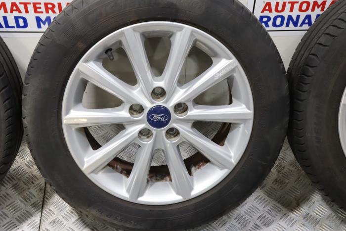 Set of wheels + tyres from a Ford Focus 3 Wagon 1.6 TDCi 2015