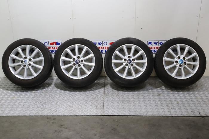 Set of wheels + tyres from a Ford Focus 3 Wagon 1.6 TDCi 2015