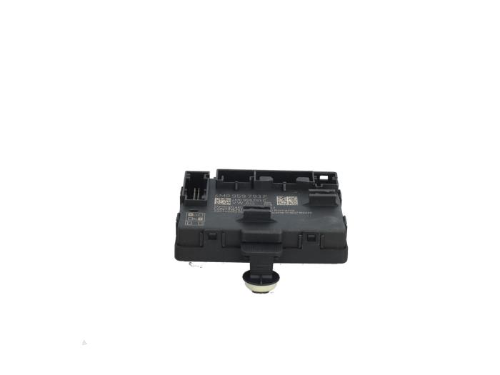 Używane Modul centralnego zamka Audi S5 Sportback (F5A/F5F) 3.0 TFSI V6 24V Cena € 65,00 Procedura marży oferowane przez Automaterialen Ronald Morien B.V.