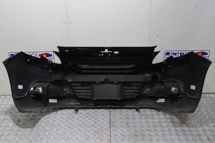 Front bumper from a Peugeot 2008 (CU) 1.2 Vti 12V PureTech 82 2014