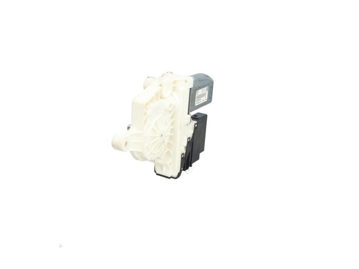 Usados Motor de ventanilla de puerta Volkswagen Tiguan (5N1/2) 2.0 TDI 16V 4Motion Precio € 25,00 Norma de margen ofrecido por Automaterialen Ronald Morien B.V.
