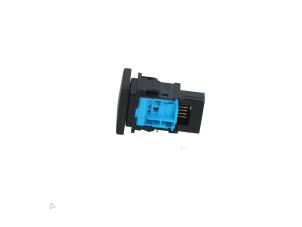 Begagnade ESP-brytare Peugeot 108 1.0 12V VVT-i Pris € 9,99 Inklusive moms erbjuds av Automaterialen Ronald Morien B.V.