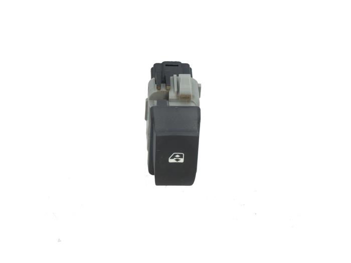 Usados Interruptor de ventanilla eléctrica Renault Twingo II (CN) 1.2 16V Precio € 9,99 Norma de margen ofrecido por Automaterialen Ronald Morien B.V.