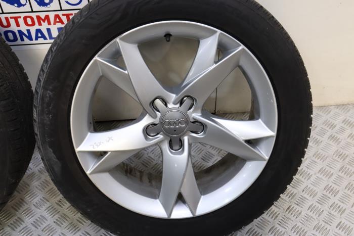 Set of wheels + winter tyres from a Audi A4 Avant (B8) 2.0 TFSI 16V Quattro 2010