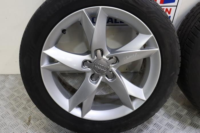 Set of wheels + winter tyres from a Audi A4 Avant (B8) 2.0 TFSI 16V Quattro 2010