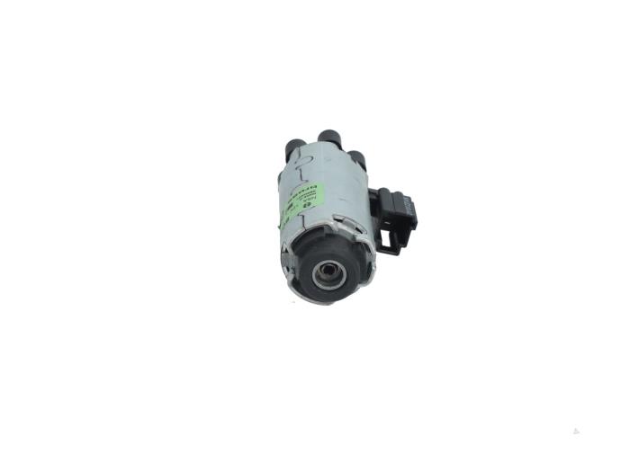 Gebrauchte Sitzmotor Ford Kuga III (DFK) 2.5 PHEV 16V Preis € 25,00 Margenregelung angeboten von Automaterialen Ronald Morien B.V.