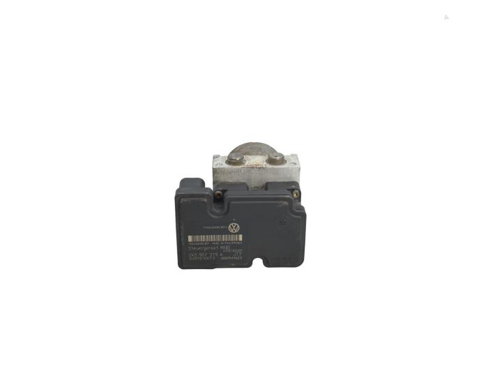 Usagé Pompe ABS Volkswagen Caddy III (2KA,2KH,2CA,2CH) 1.9 TDI Prix € 25,00 Règlement à la marge proposé par Automaterialen Ronald Morien B.V.