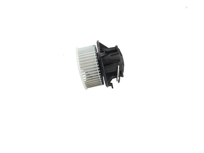 Heating and ventilation fan motor from a Opel Insignia Sports Tourer 1.5 Turbo 16V 165 2020