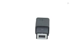 Begagnade AUX/USB-anslutning Peugeot 2008 (UD/UK/UR/US/UX) 1.2 VTi 12V PureTech 130 Pris € 19,00 Marginaltabell erbjuds av Automaterialen Ronald Morien B.V.