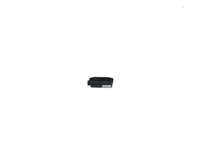 Używane Lampa LED Peugeot 2008 (UD/UK/UR/US/UX) 1.2 VTi 12V PureTech 130 Cena € 19,00 Procedura marży oferowane przez Automaterialen Ronald Morien B.V.