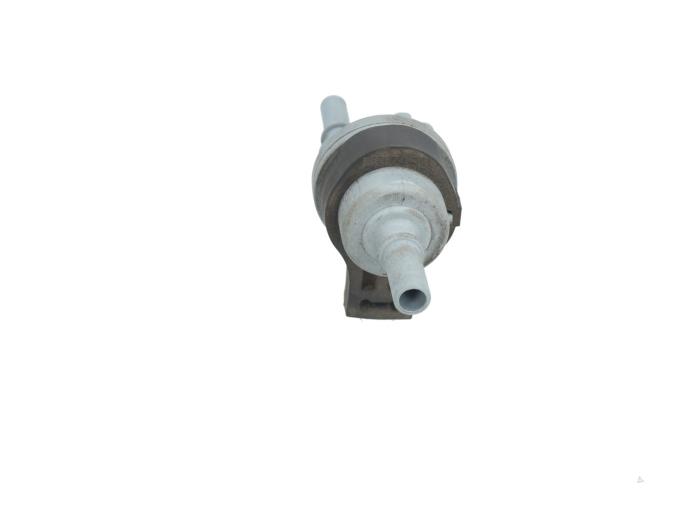 Begagnade PCV-ventil Peugeot 2008 (UD/UK/UR/US/UX) 1.2 VTi 12V PureTech 130 Pris € 15,00 Marginaltabell erbjuds av Automaterialen Ronald Morien B.V.