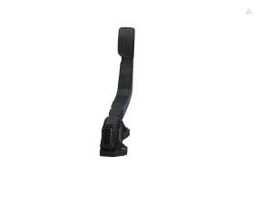 Usados Acelerador Peugeot 2008 (UD/UK/UR/US/UX) 1.2 VTi 12V PureTech 130 Precio € 39,00 Norma de margen ofrecido por Automaterialen Ronald Morien B.V.