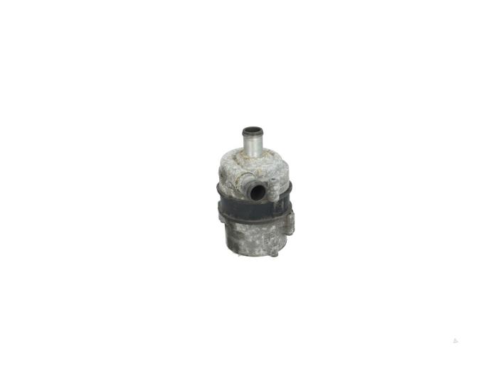 Begagnade Vattenpump Audi A4 (B9) 2.0 TDI Ultra 16V Pris € 149,00 Inklusive moms erbjuds av Automaterialen Ronald Morien B.V.
