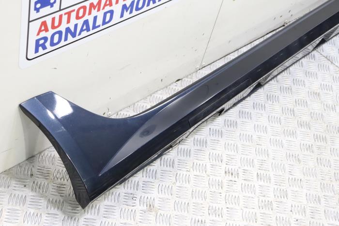 Side skirt, right from a Audi A6 (C7) 2.0 TDI 16V 2017